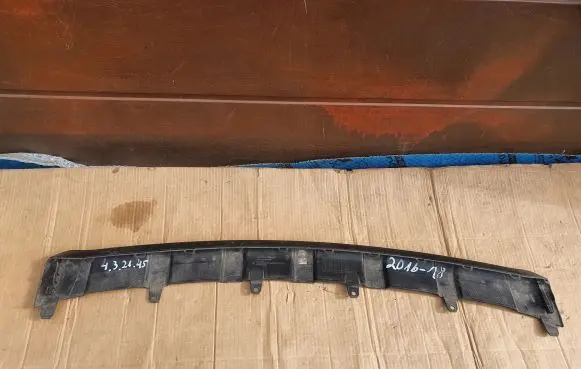Front bumper lip