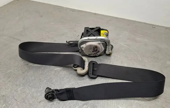 Subaru Impreza III Front seatbelt