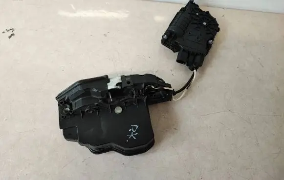 BMW 7 F01 F02 F03 F04 Front door soft close latching motor 7185689 41513098