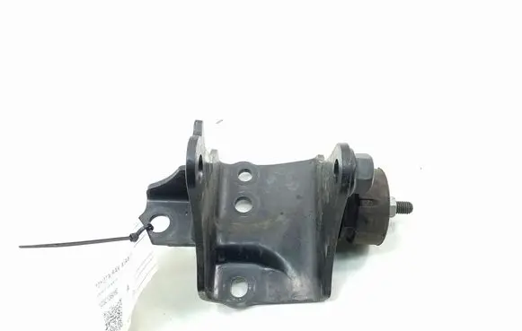 Engine mounting bracket