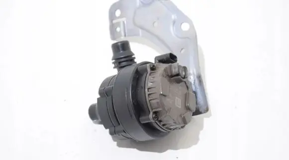 BMW X7 G07 Electric auxiliary coolant/water pump 6834936