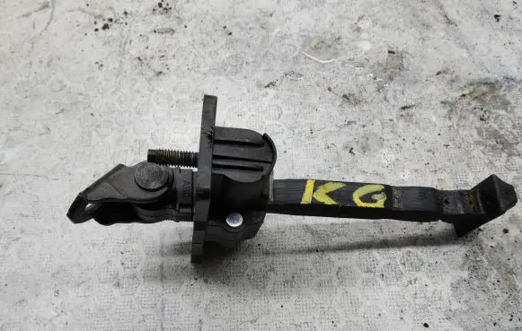 Opel Mokka B Rear door check strap stopper