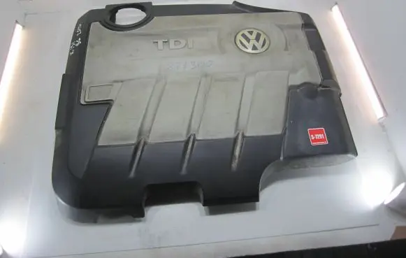 Volkswagen PASSAT B6 Engine cover (trim) 03L103925AM 925AX