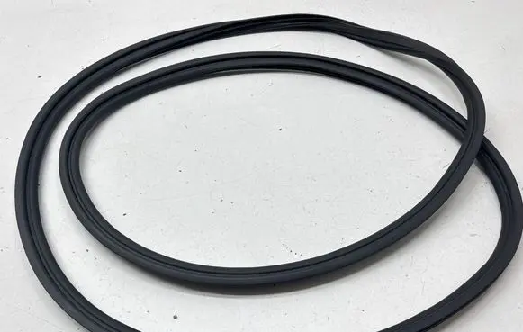 Nissan Rogue Trunk rubber seal (body) 