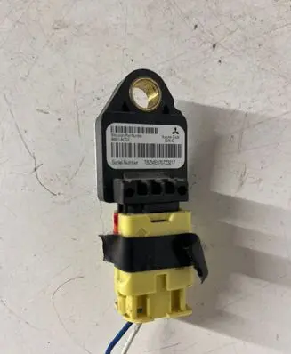 Mitsubishi Outlander Airbag deployment crash/impact sensor 8651A001 39754C TBZME0707Z3217