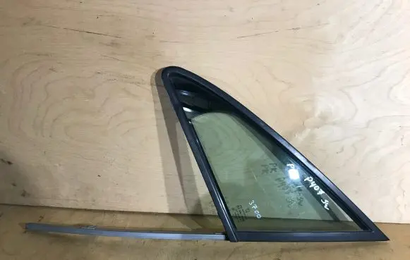 Peugeot 407 Front door vent window glass four-door 