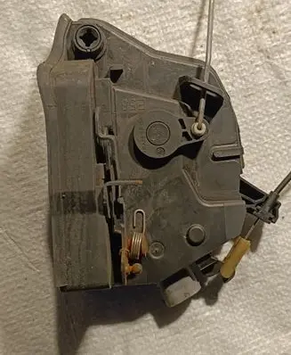 BMW X5 E53 Front door lock 8402538 V0838