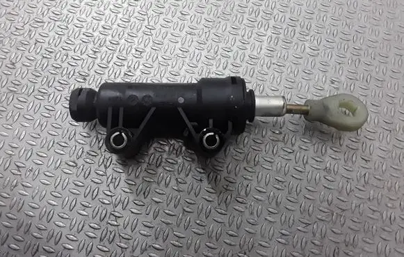 BMW 3 E46 Clutch master cylinder 21526758822