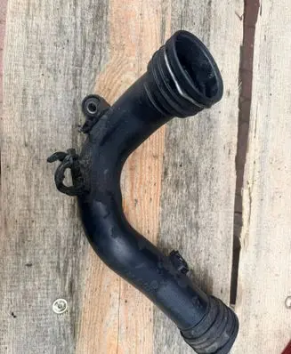 Volkswagen PASSAT B6 Intercooler hose/pipe 1K0145762BA