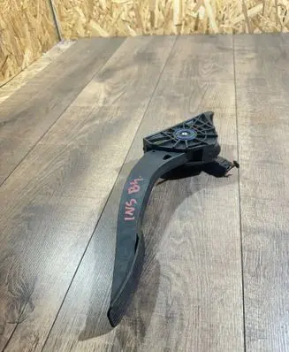 Opel Insignia B Accelerator throttle pedal 84344892 8630011002 K105190144
