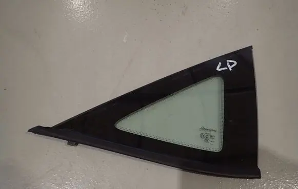 Lamborghini Urus Front triangle window/glass 