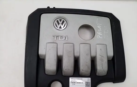 Volkswagen PASSAT B6 Engine cover (trim) 03G103925BP