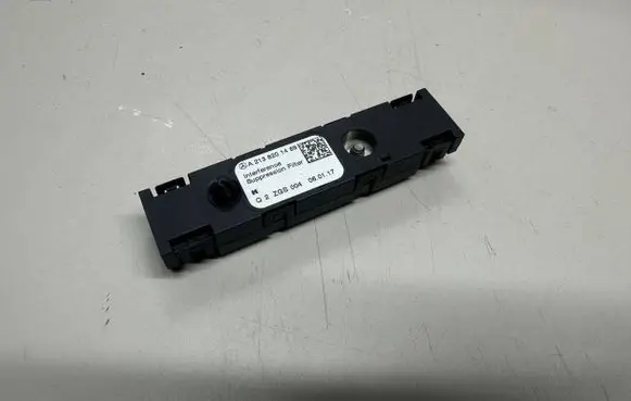 Mercedes-Benz E W238 Aerial antenna amplifier A2138201489 Q2ZGS004