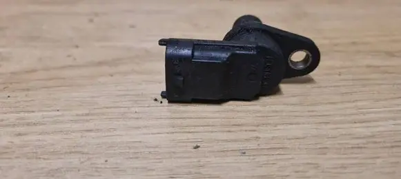 Volvo V70 Camshaft position sensor 8658726