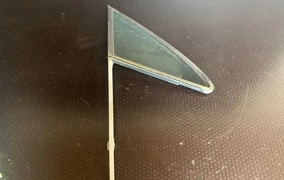 Peugeot 407 Front door vent window glass four-door 43R00049