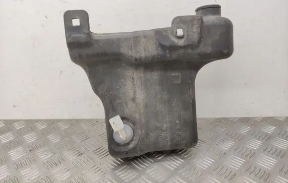 Mercedes-Benz Vito Viano W447 Windshield washer fluid reservoir/tank