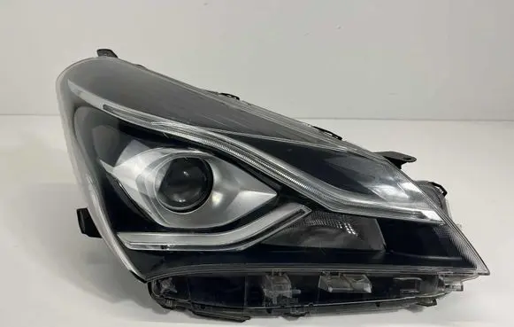 Toyota Yaris Headlight/headlamp