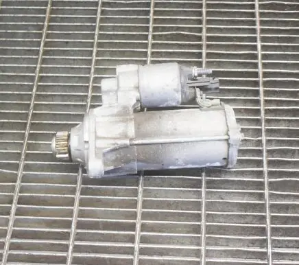 Volkswagen Golf VII Starter motor 0001179519 02E911024B