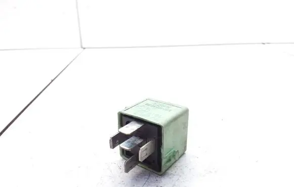 BMW 5 E39 Hazard warning light relay 61368373700