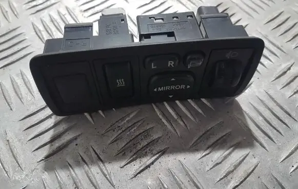 Wing mirror switch