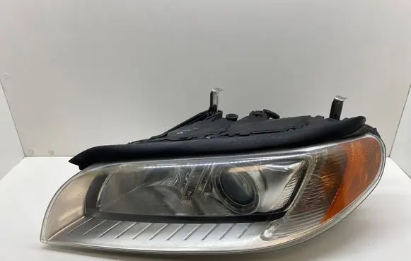 Volvo V70 Headlight/headlamp 31353534
