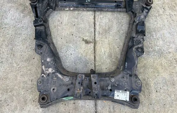 Nissan Leaf II (ZE1) Front subframe 05X010305