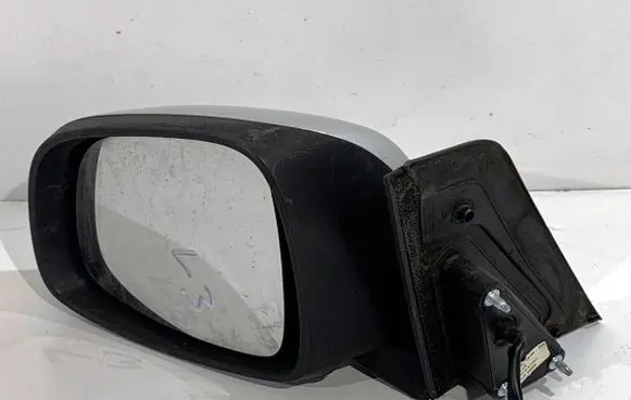 Suzuki SX4 Front door electric wing mirror 