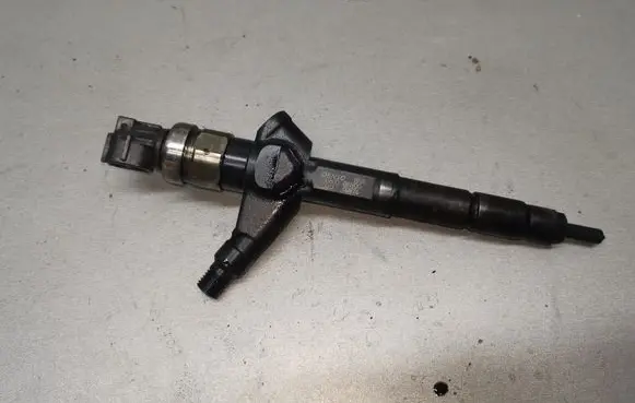 Nissan Primera Fuel injector 16600BN800