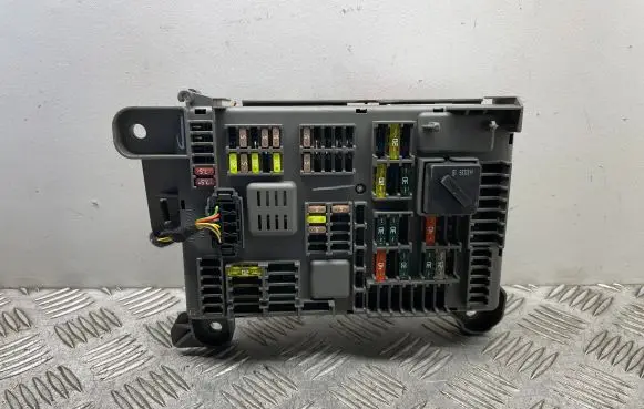 BMW X5 E70 Fuse module 6931687
