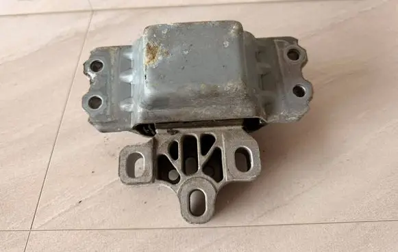 Seat Alhambra (Mk2) Engine mount bracket 7N0199555C