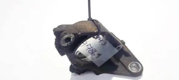 Nissan Primera Engine mounting bracket