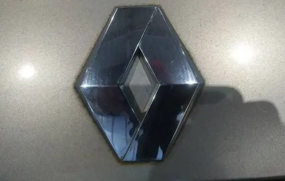 Renault Fluence Manufacturer badge logo/emblem 