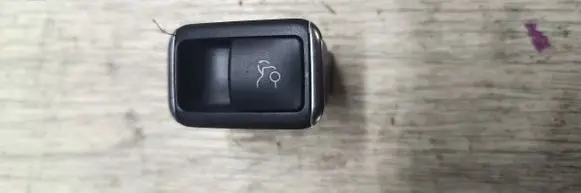 Mercedes-Benz E W212 Tailgate opening switch A2079050051