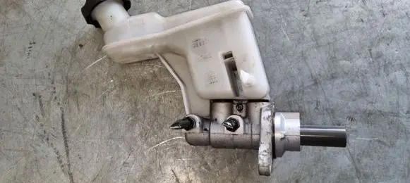 Hyundai ix35 Brake booster 585102S201