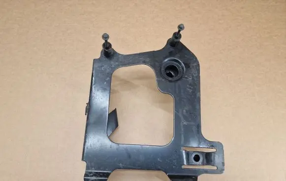 Jaguar F-Pace Radiator mount bracket GX736K767AD