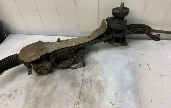 Volkswagen Touran I Steering rack
