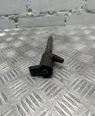 Hyundai i30 Fuel injector 338002A900