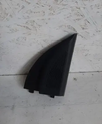 Front door high frequency speaker