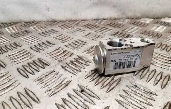 Nissan Juke I F15 Air conditioning (A/C) expansion valve 922001HP0C