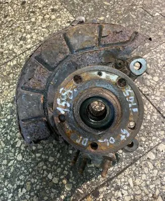 Volkswagen Golf Plus Front wheel hub