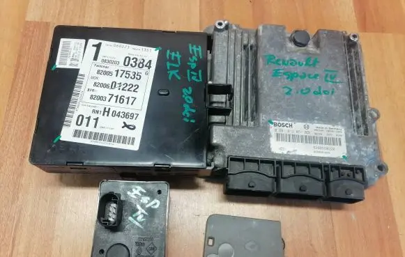 Renault Espace - Grand espace IV Engine control unit/module ECU 0281012057 8200560320 8200581829