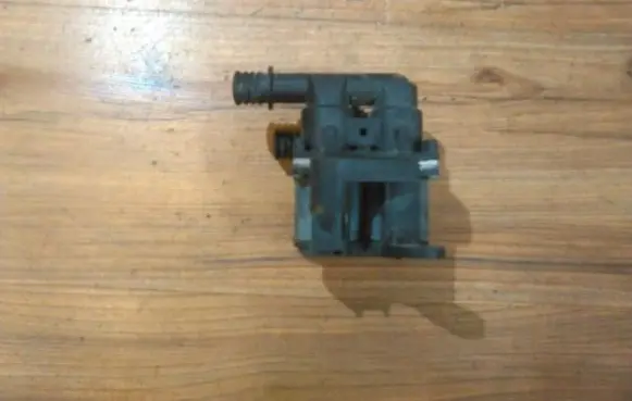 BMW 5 E34 Coolant heater control valve 1382299
