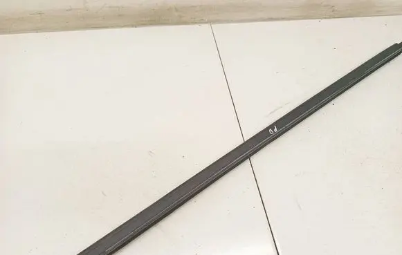 Toyota Avensis T250 Front door glass trim molding 