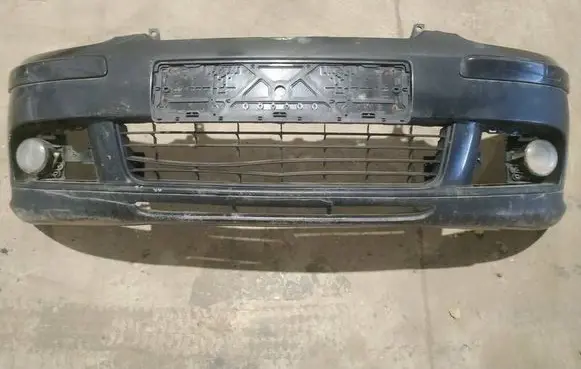 Volkswagen Golf V Front bumper juodas