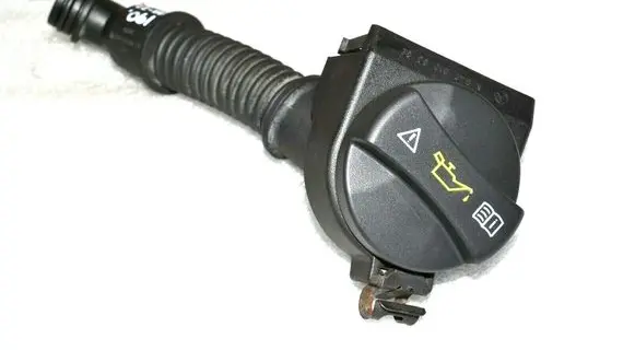 Mercedes-Benz B W245 Oil fill pipe A6400100369 A0000100301