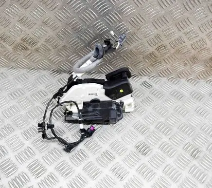Volkswagen PASSAT B8 Coupe door lock (next to the handle) 5E1837015