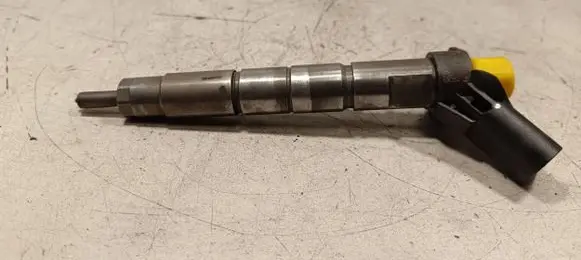 Mercedes-Benz E W213 Fuel injector 0445117048