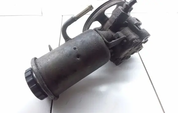 Toyota Yaris Power steering pump