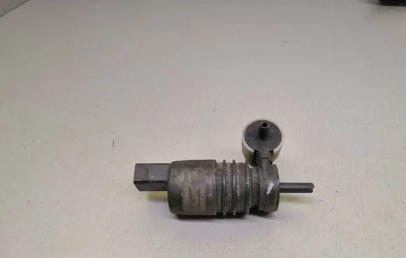Volkswagen PASSAT B6 Windscreen/windshield washer pump PA6GBGF30