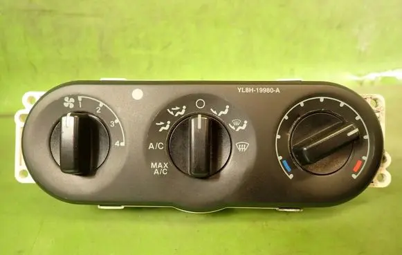 Ford Escape I Climate control/heater control trim YL8H-19980-A